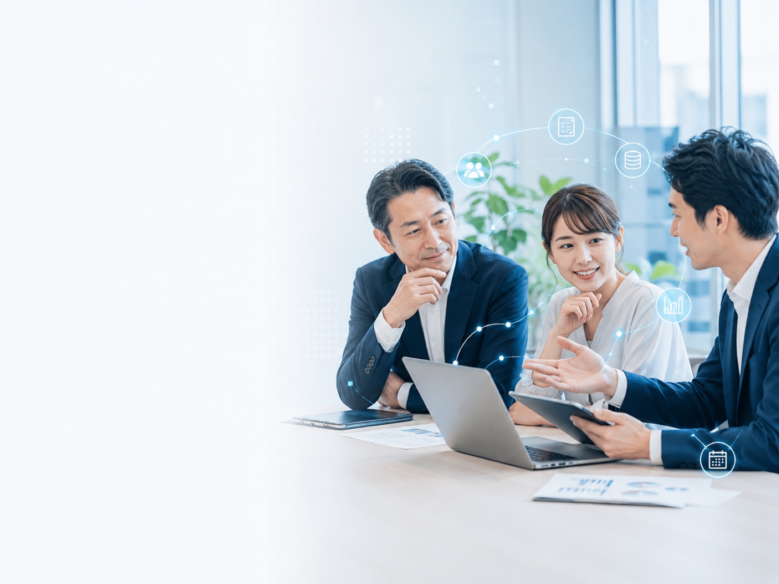経営者と担当者が仕事の改善方法を相談している様子