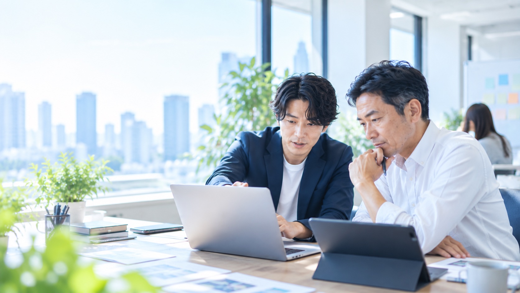 決定した改善案を一緒に実行する様子